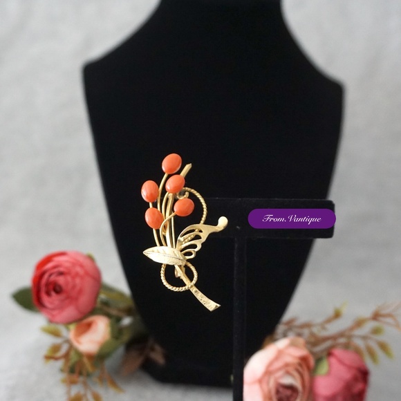 🌷 VINTAGE Bundle of Flowers with Orange Beads Golden Brooch / Scarf Pin 🧷 - Picture 2 of 4